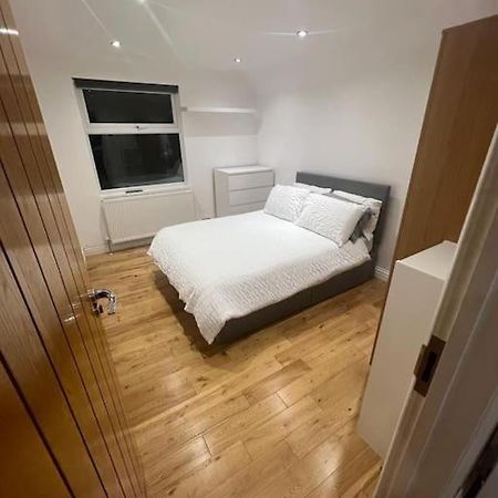 2 Bedroom Apartment In Hampdenrd Londra Esterno foto
