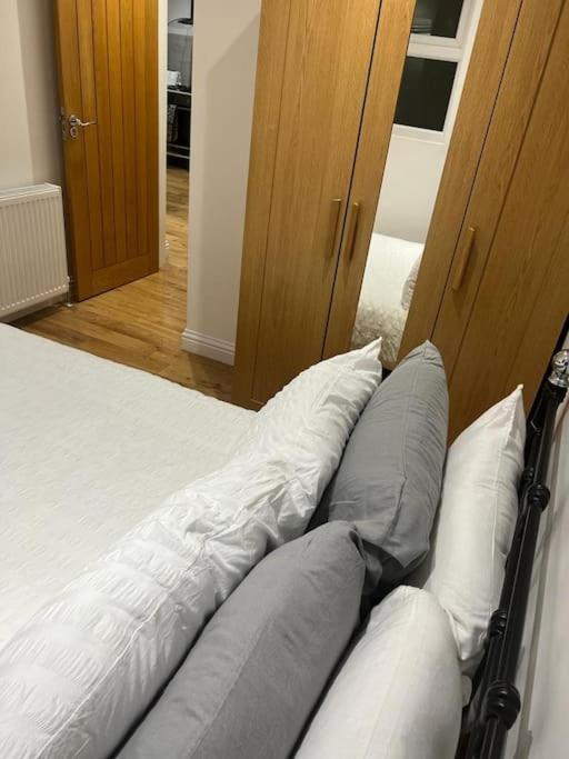 2 Bedroom Apartment In Hampdenrd Londra Esterno foto