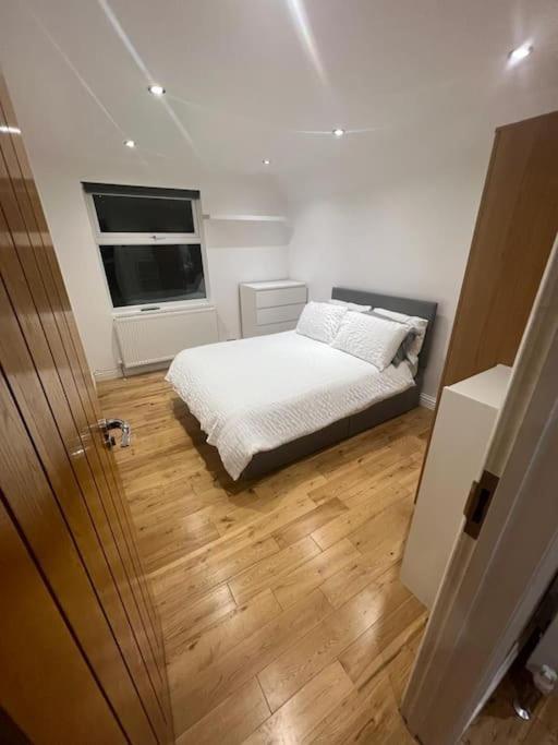 2 Bedroom Apartment In Hampdenrd Londra Esterno foto
