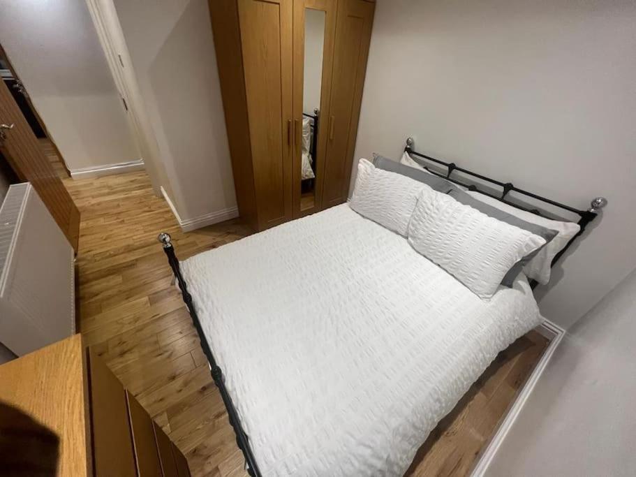 2 Bedroom Apartment In Hampdenrd Londra Esterno foto