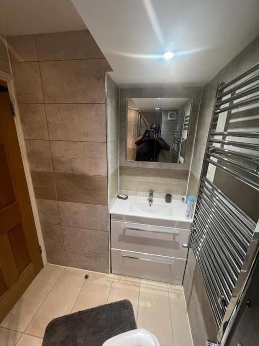 2 Bedroom Apartment In Hampdenrd Londra Esterno foto