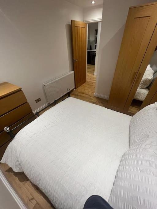 2 Bedroom Apartment In Hampdenrd Londra Esterno foto