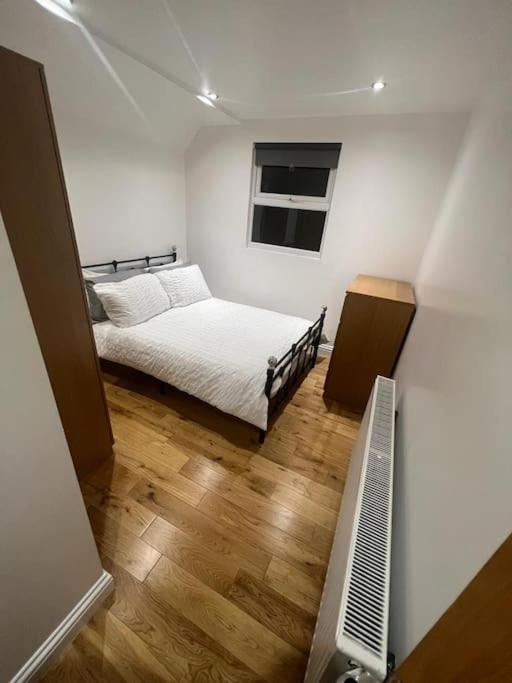 2 Bedroom Apartment In Hampdenrd Londra Esterno foto