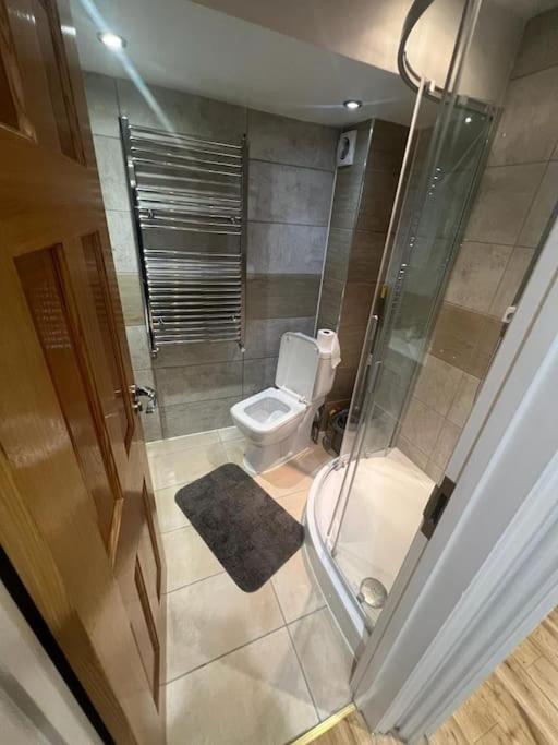 2 Bedroom Apartment In Hampdenrd Londra Esterno foto